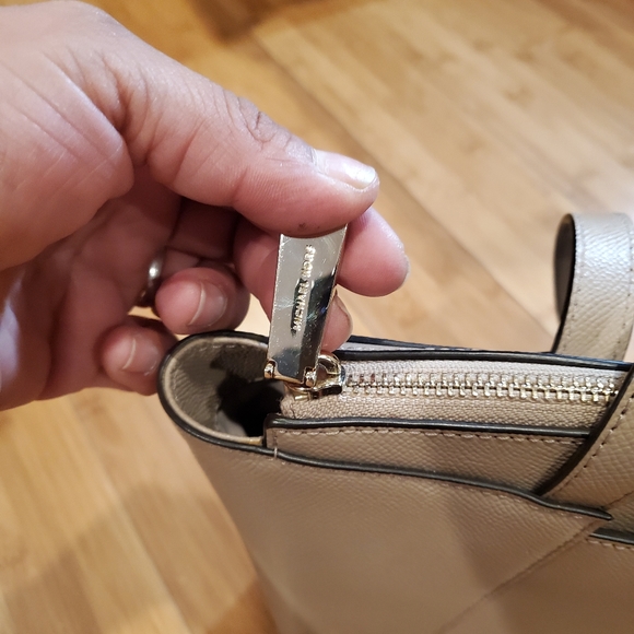 Michael kors shoulder purse - Picture 4 of 6